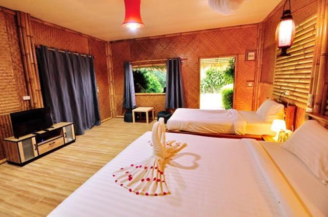 Mek Kiri Riverkwai Resort SHA Thong Pha Phum Exteriör bild